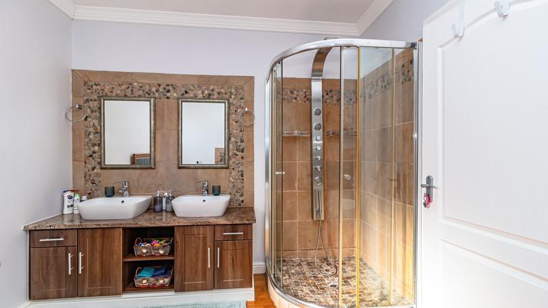 5 Bedroom Property for Sale in Southern Cross Western Cape